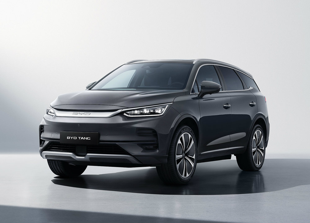 BYDがジュネーブで新型PHEV、EV予備軍の市場拡大狙う | 日経