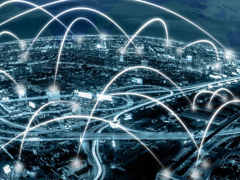 英国で100キロ離れたDC間を1ミリ秒以下で接続、NTTとNTTデータがIOWN利用で