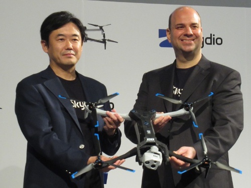 左からKDDIの松田浩路取締役執行役員常務CDO、SkydioのTom Moss Chief Corporate Development Officer