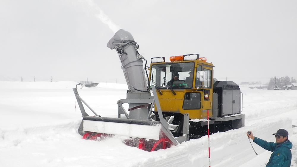 IHI子会社で再び不正発覚、除雪車の部品を取り換えて試験 | 日経クロス 