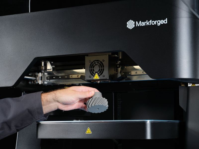 CFRP対応の3Dプリンターで金属も造形可能に、米Markforged