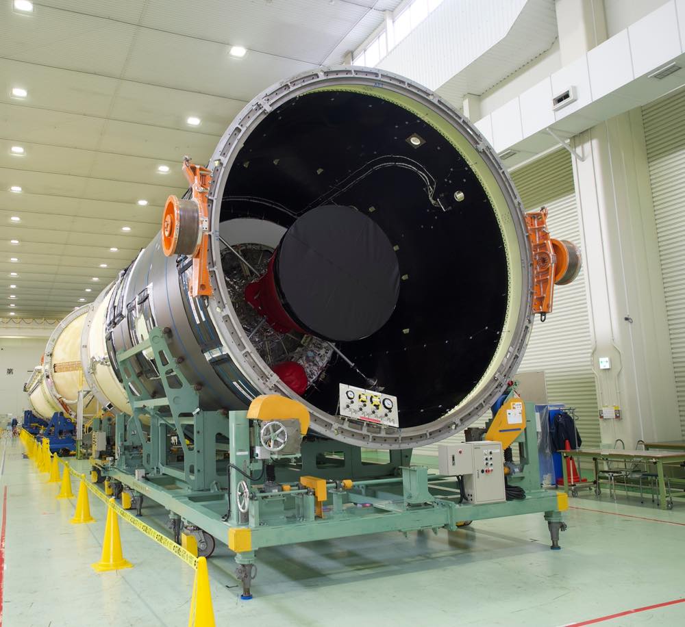 最後のH-IIAロケット50号機、三菱重工がコア機体を公開 | 日経