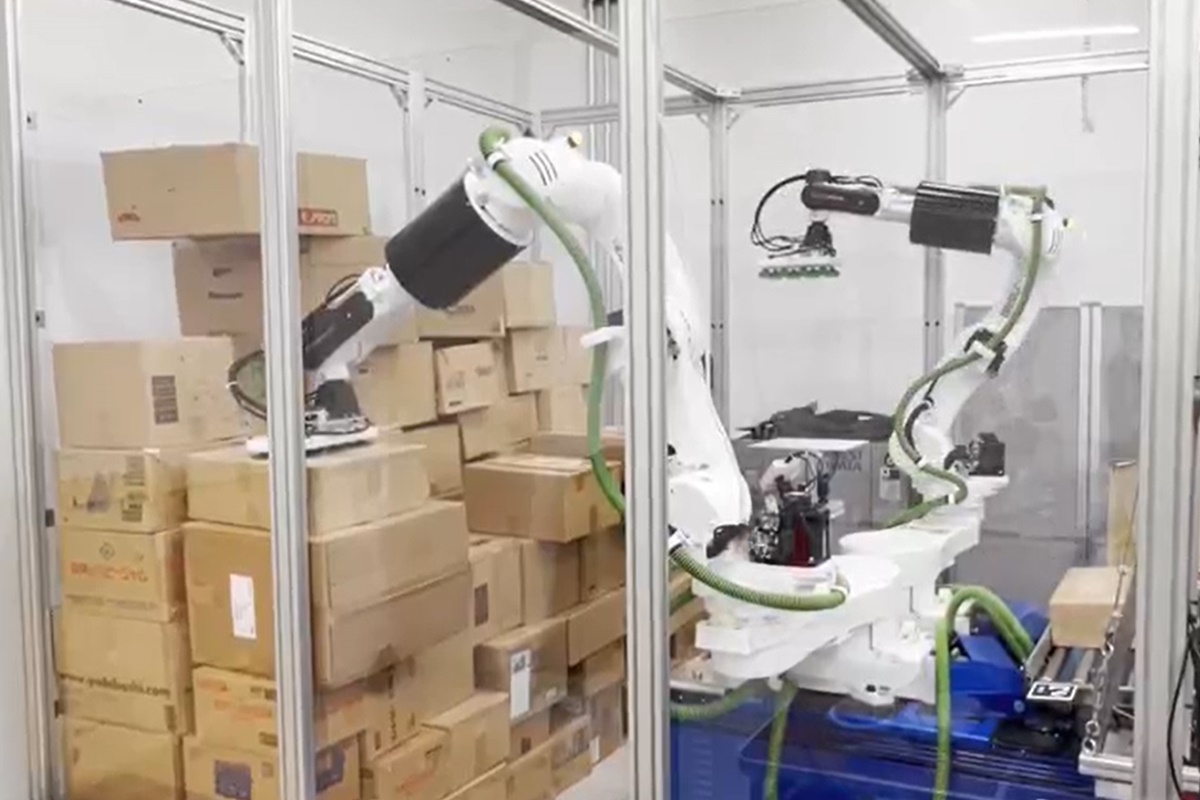 川崎重工業などがトラック荷積みロボット、AI利用で荷崩れ防止 | 日経
