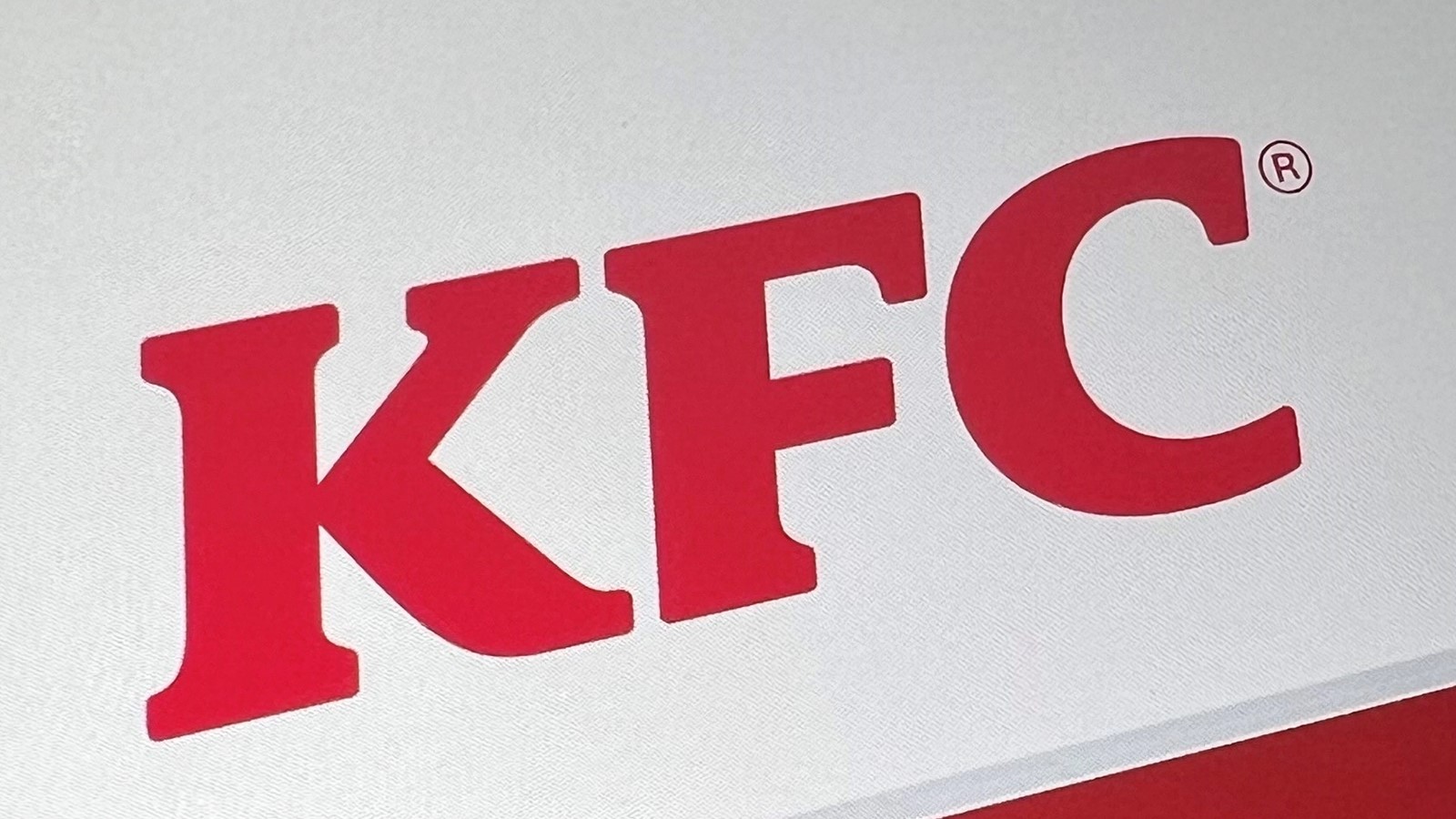 ベイシアのデジタル推進本部長を務めた亀山氏、日本KFCのCDTOに就任