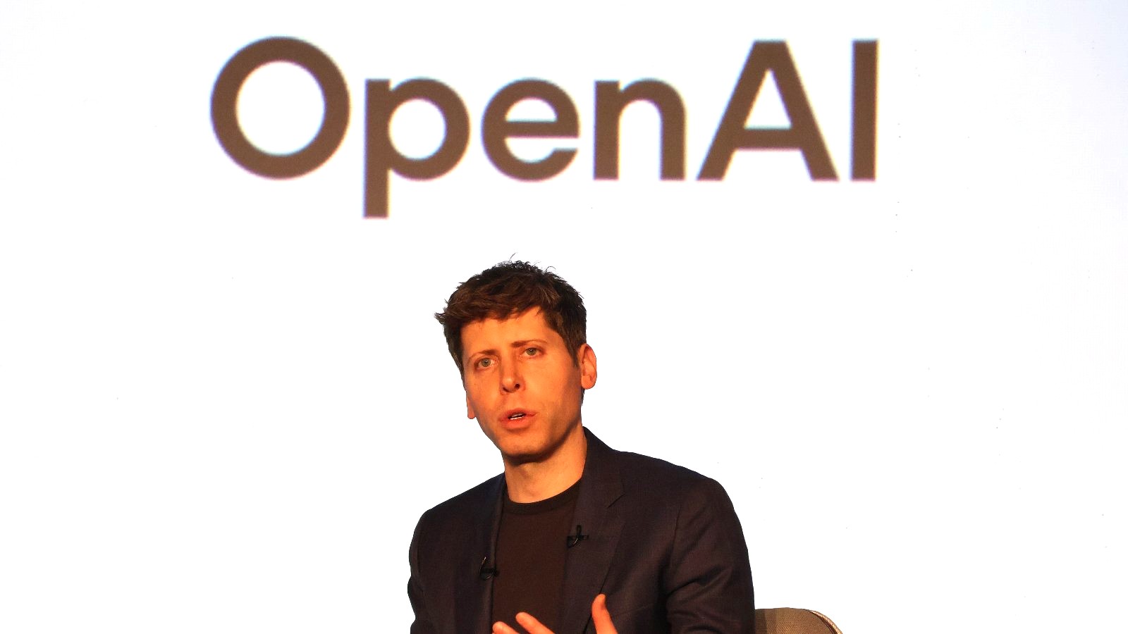 OpenAIが「GPT-6 Astra」を提供開始、サイバー攻撃能力懸念で一時開発停止