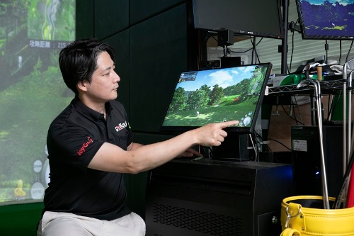 ゴルフランドのゴルフシミュレーターは本体にマウスコンピューターの高性能ミニタワーを使っている