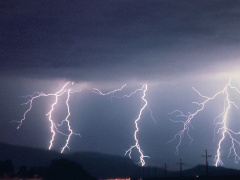 雷対策の盲点は ネットワーク化 気象センサーや遠隔監視システムから被災 日経クロステック Xtech 雷対策の盲点は ネットワーク化 気象センサーや遠隔監視システムから被災 日経クロステック Xtech