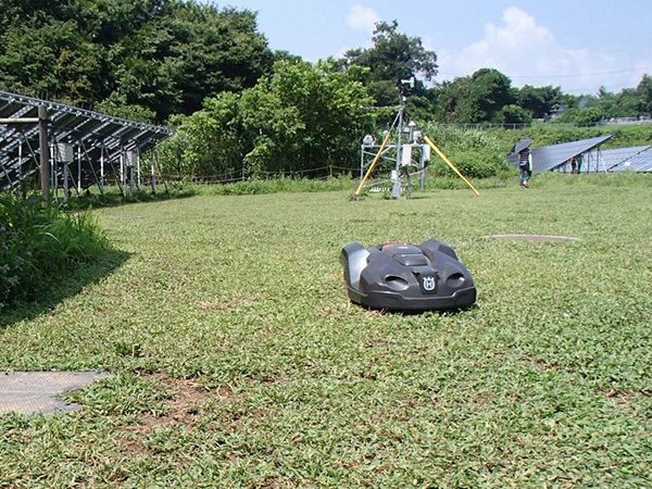国内初 ルンバのように自律走行する ロボット草刈機 日経クロステック Xtech