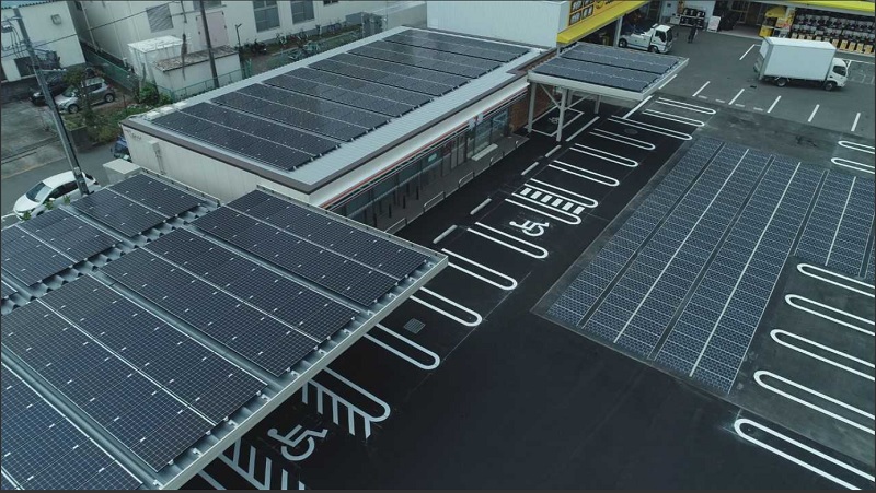 セブン-イレブン、都内の実験店に「路面型太陽光パネル」敷設 | 日経
